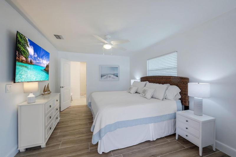 Sunsation on the Water! - Walk To Vanderbilt Beach! Salt Water Pool! - image 34