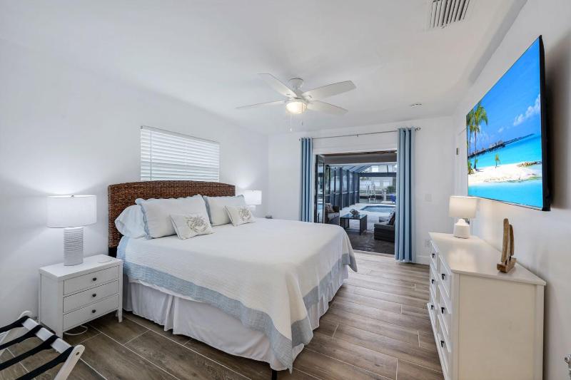 Sunsation on the Water! - Walk To Vanderbilt Beach! Salt Water Pool! - image 33