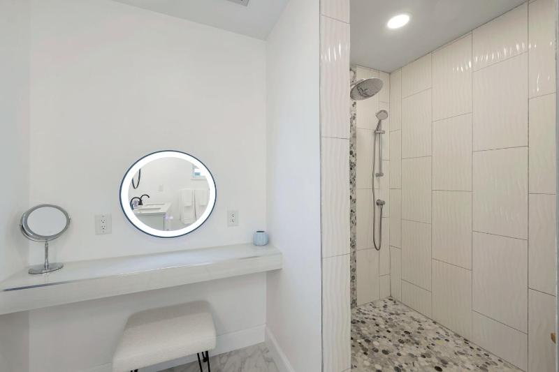 Sunsation on the Water! - Walk To Vanderbilt Beach! Salt Water Pool! - image 31
