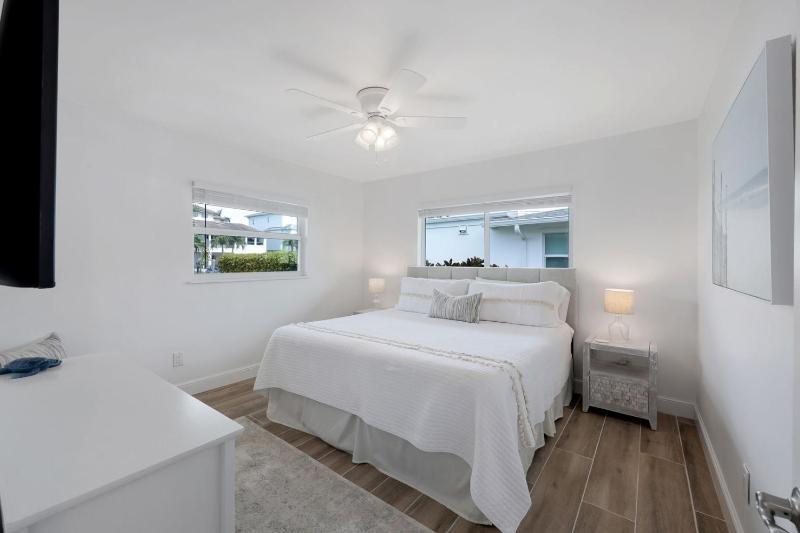 Sunsation on the Water! - Walk To Vanderbilt Beach! Salt Water Pool! - image 35