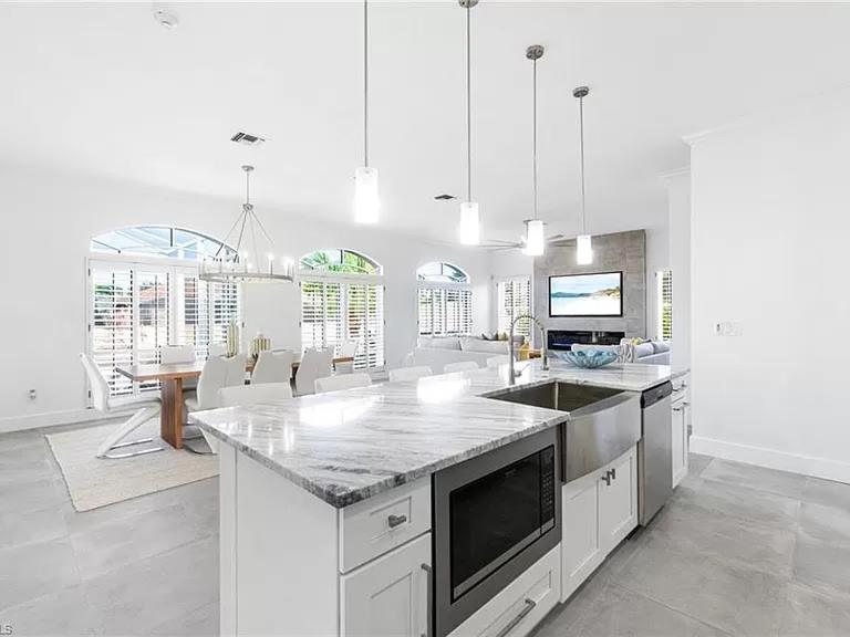 NEW LISTING! Sunshine Retreat!! - image 34