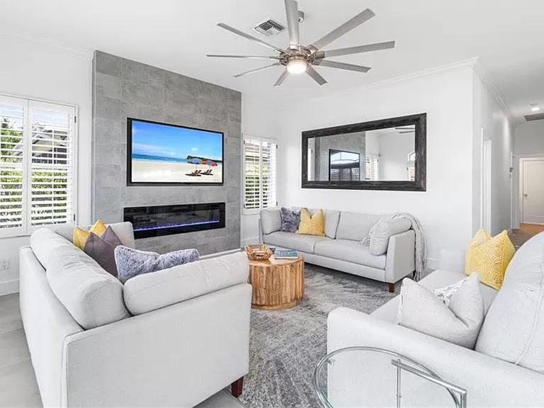 NEW LISTING! Sunshine Retreat!! - image 10
