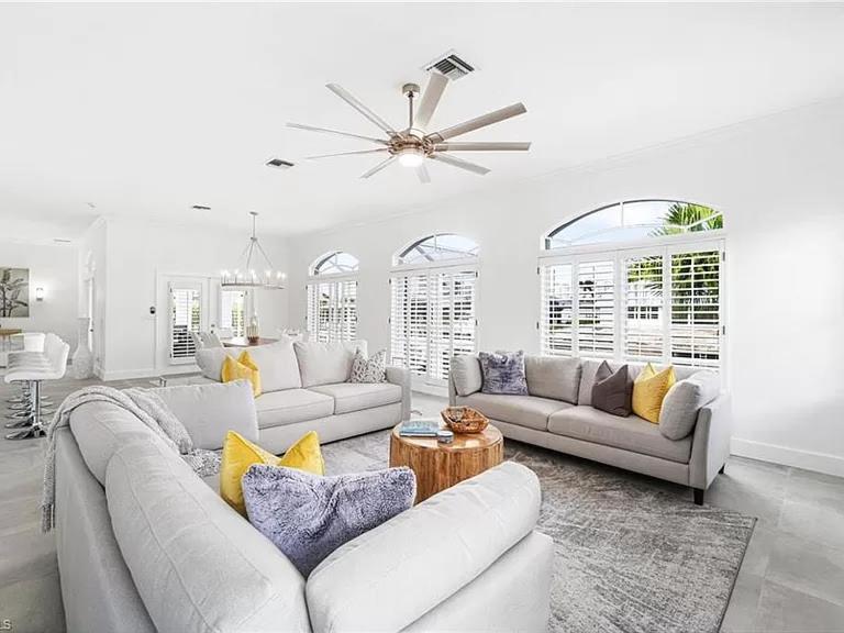 NEW LISTING! Sunshine Retreat!! - image 26