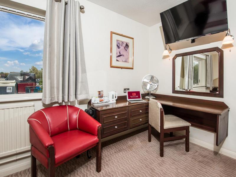 Deluxe Family Room image 1
