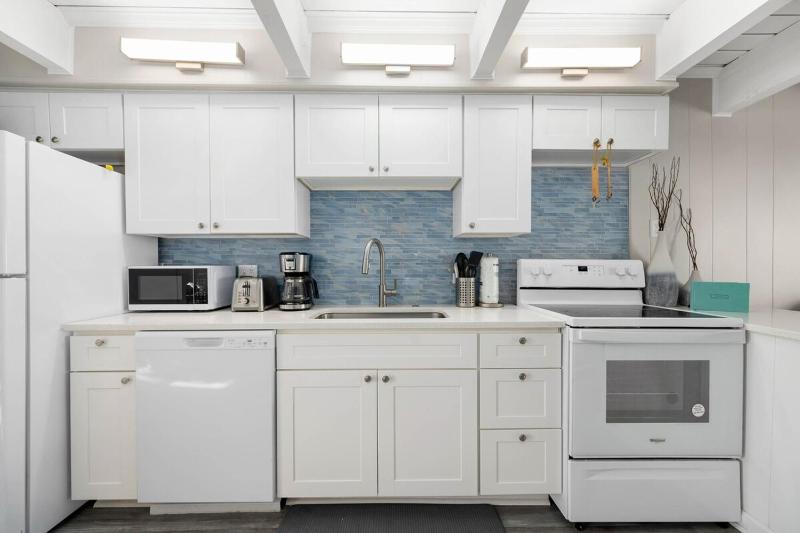 Waldorf 8 - Waveside - image 36