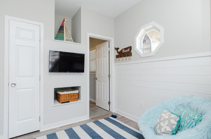 Carolina Comfort Lower by Bryant Real Estate - image 8