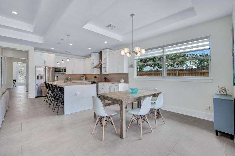 Starfish Wishes! - Less Than 1 Mile To Beach - Salt Water Pool - Walk to the Beach! - image 6