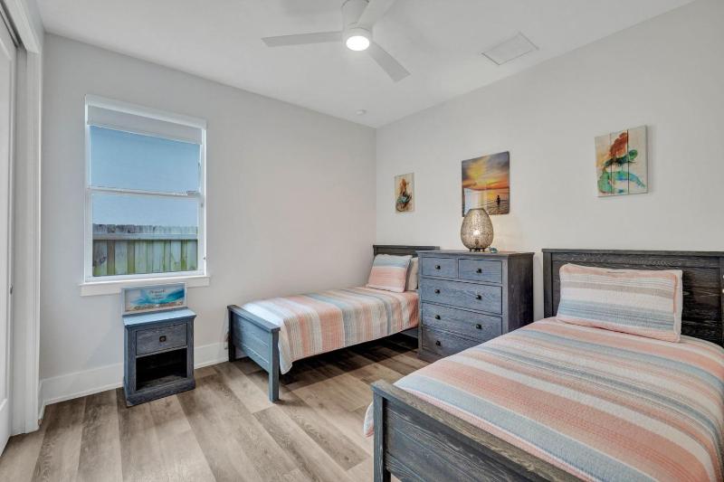 Starfish Wishes! - Less Than 1 Mile To Beach - Salt Water Pool - Walk to the Beach! - image 8