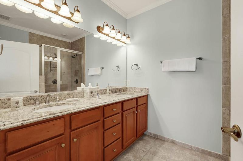 Oar Knot by Bryant Real Estate - image 17