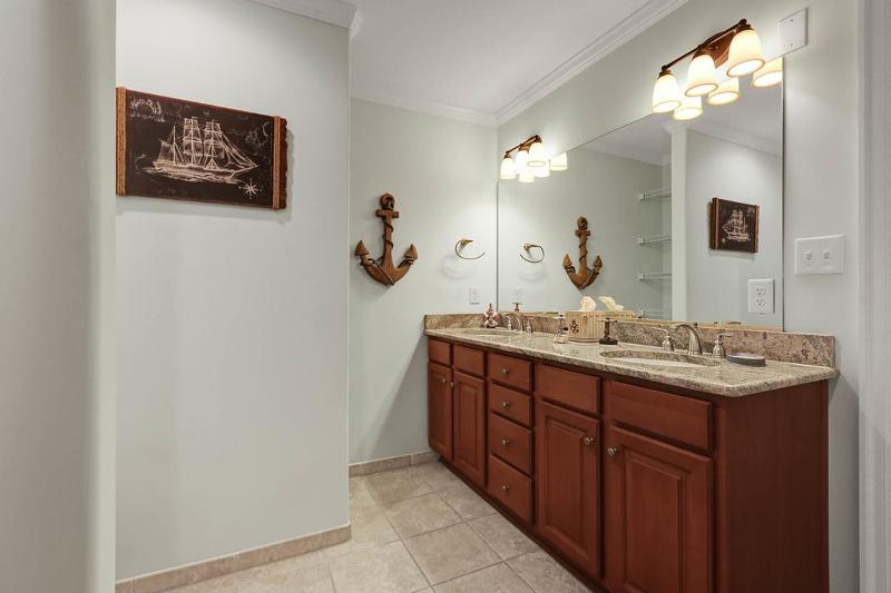 Oar Knot by Bryant Real Estate - image 5