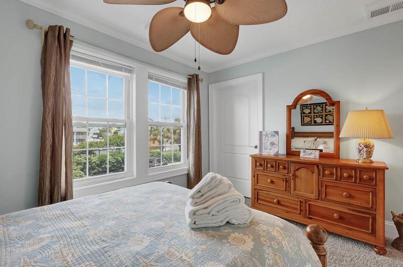 Oar Knot by Bryant Real Estate - image 25