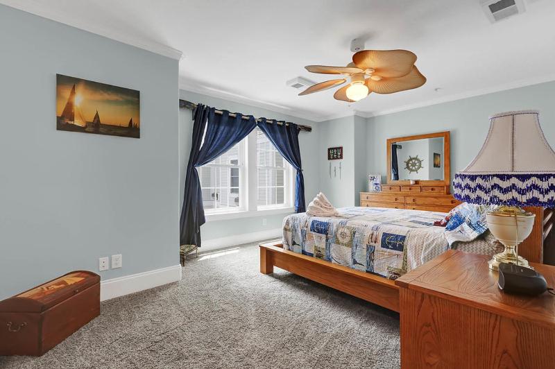 Oar Knot by Bryant Real Estate - image 10