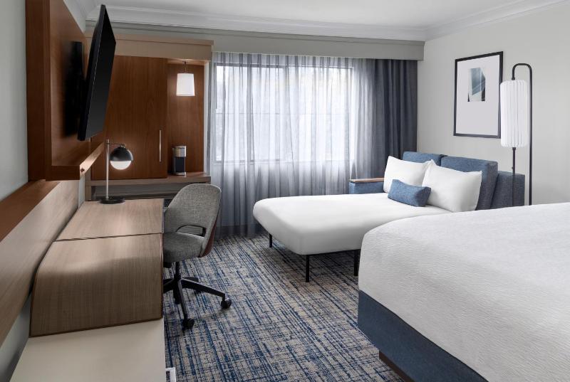 King Room with Sofa Bed image 2