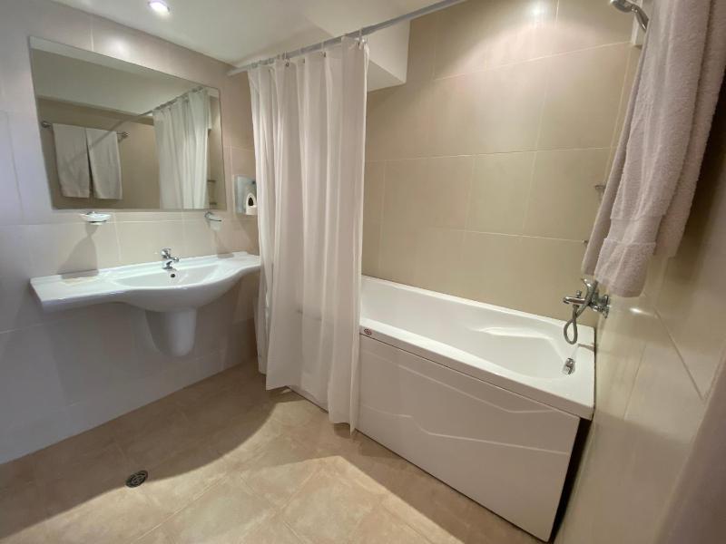 Family Room with Bunk Beds (2 Adults + 2 Children) image 1