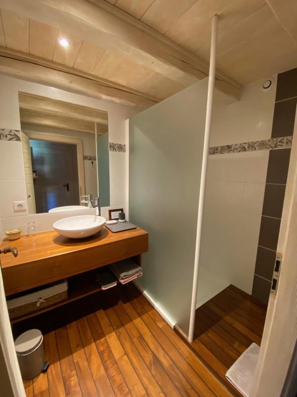 Triple Room with Private Bathroom image 3