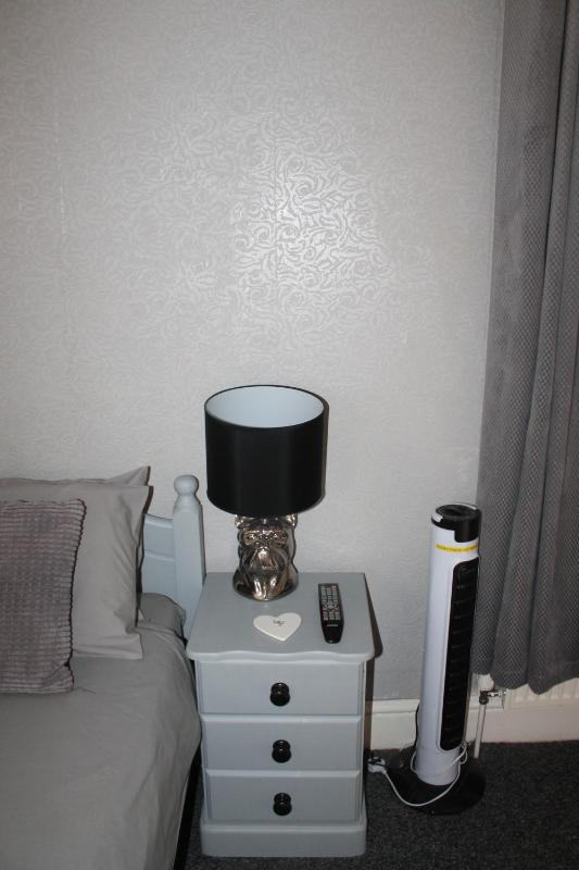 Large Family Room image 4