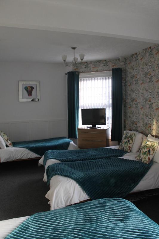 Deluxe Family Room image 4