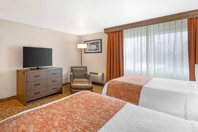 Queen Suite with Two Queen Beds - Non-Smoking image 3