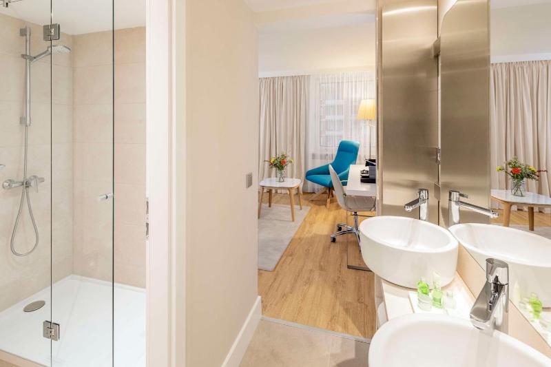 Junior Suite image 2