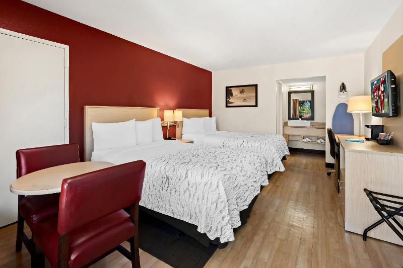Standard Room with Two Double Beds Poolside Smoke Free image 3