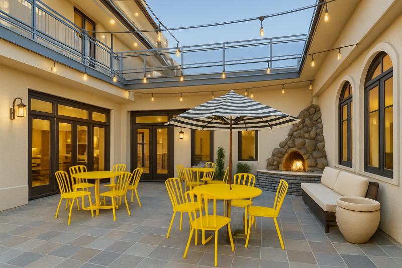 The Live Hotel - image 3