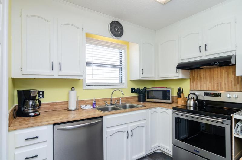 Zwolak by Bryant Real Estate - image 6