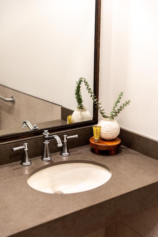 King Room - Disability Access image 3
