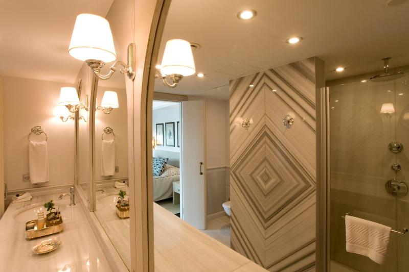 Presidential Suite with Terrace and Bosphorus View image 4