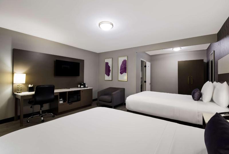Double Room with Two Double Beds - Walk-in Shower image 2