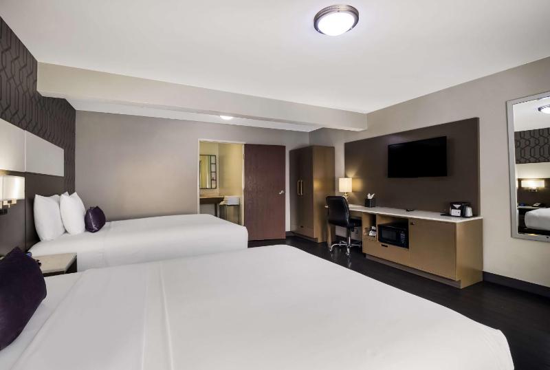 Double Room with Two Double Beds - Mobility Access image 4