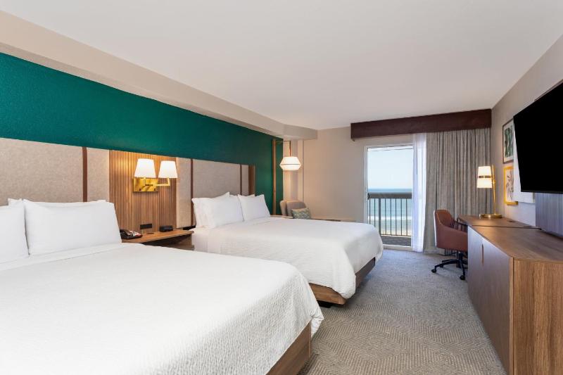 Premium Queen Room with Two Queen Beds, Oceanfront and Balcony image 4