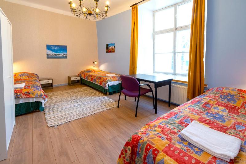 Triple Room with Shared Bathroom image 4