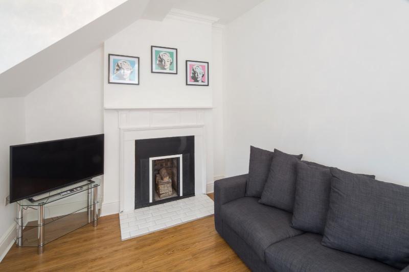 One-Bedroom Apartment image 4