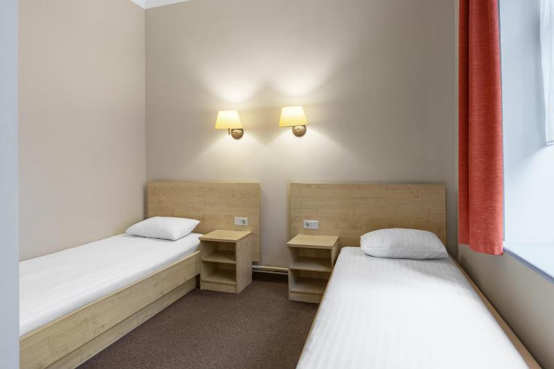 Twin Room with Private External Bathroom image 3