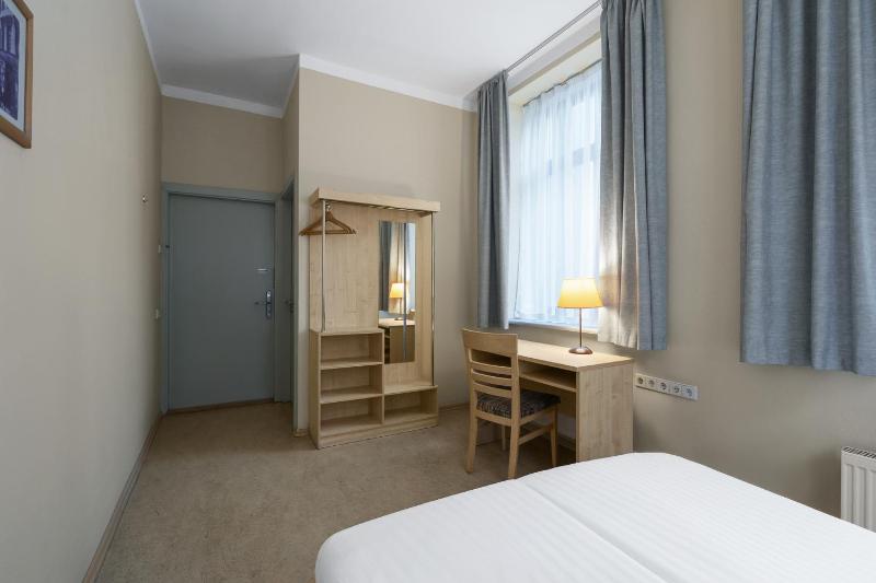 Standard Double or Twin Room image 3
