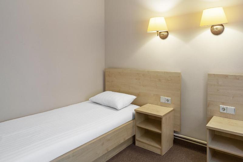 Twin Room with Private External Bathroom image 4