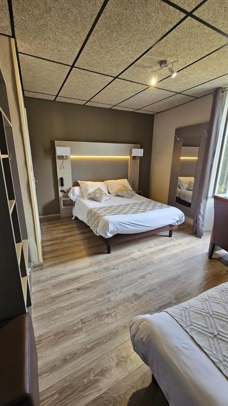 Double or Twin Room image 2