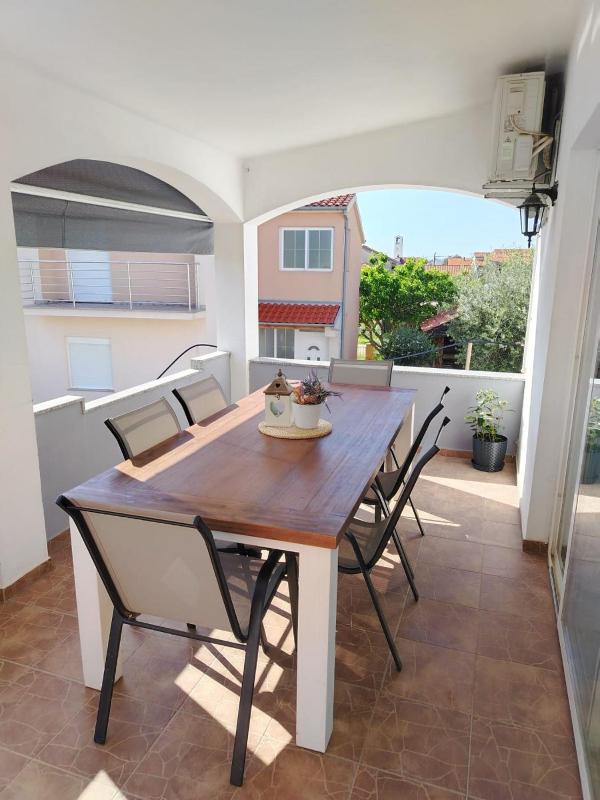 Three Bedroom Apartment with Balcony image 4
