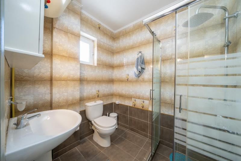 Studio (2 Adults) image 4