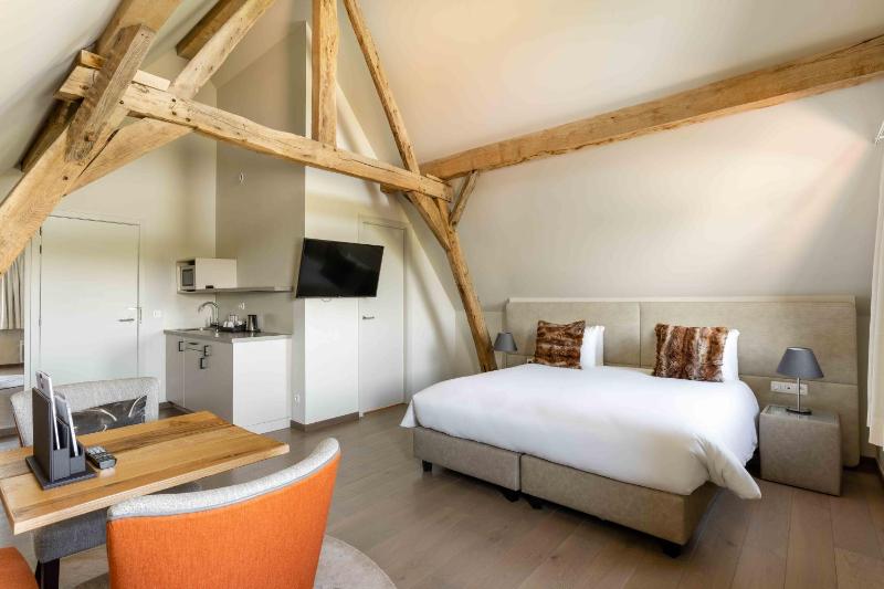 Deluxe Double Room image 3