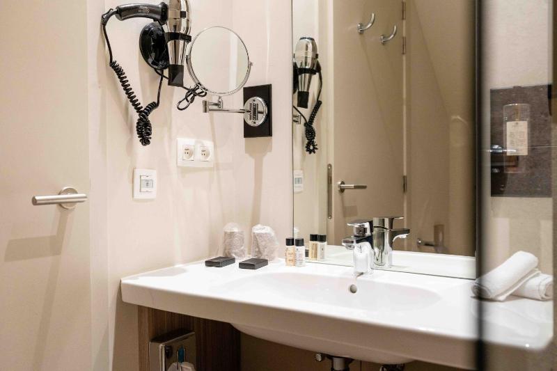 Superior Twin Room image 1