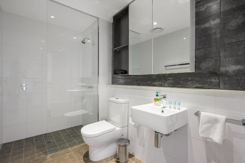 Prime Location 1BD Apartment in Chatswood - image 4