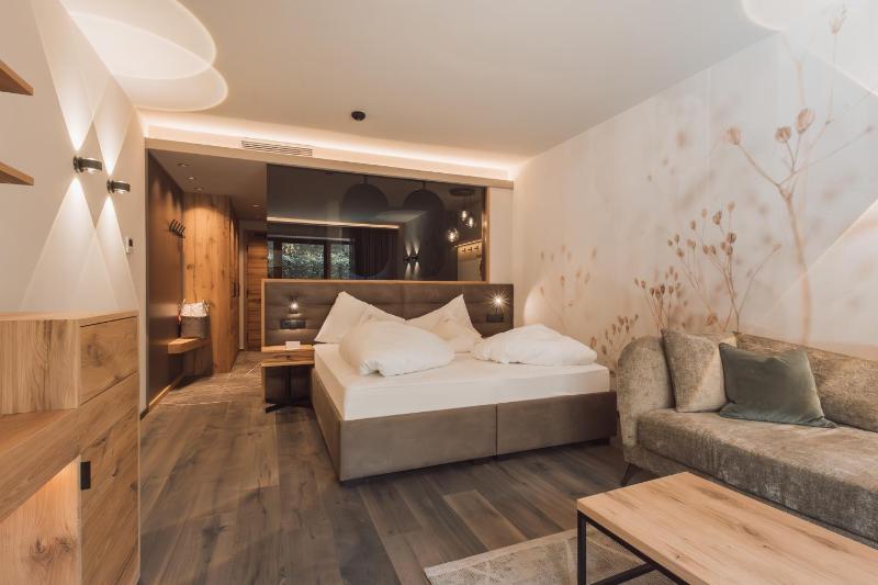 Double Room with Balcony image 1