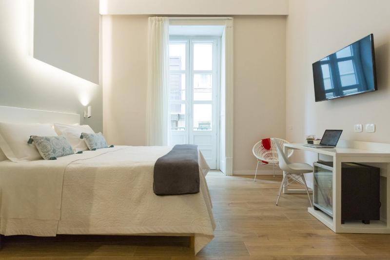 Deluxe Double Room with Balcony image 4
