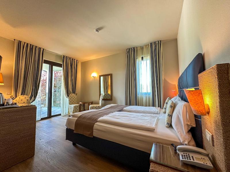 Double Room image 4