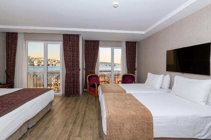 Superior Family Room with Bosphorus View image 4