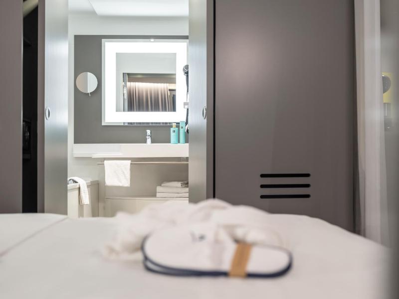 Business Junior King Suite image 2