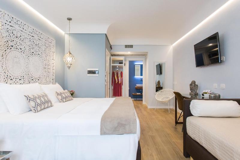 Junior Suite with Balcony image 4