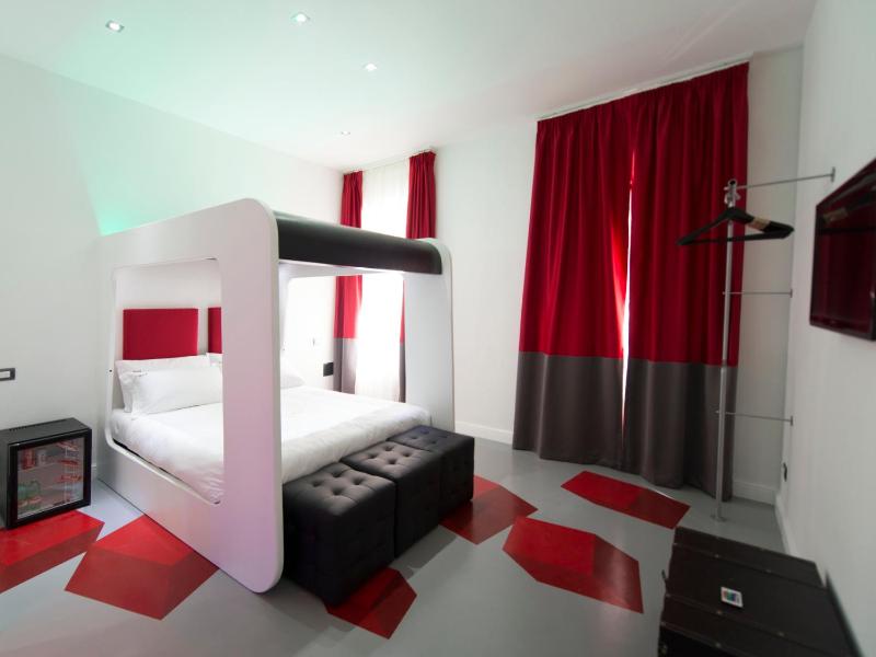 Deluxe Double Room image 3