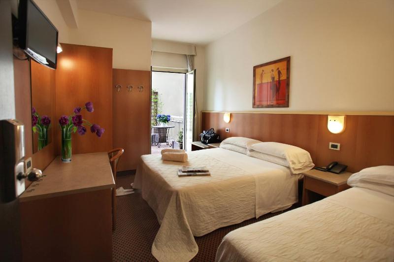 Standard Triple Room image 1